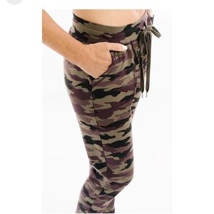 Zyia Active - Purple Camo Unwind Jogger - size XL